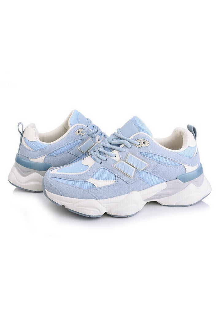 Кросівки жіночі